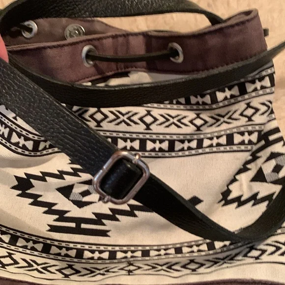 Cross Body Aztec Design Purse - Picture 7 of 7